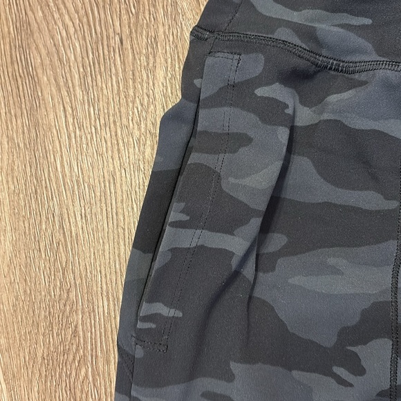 Athleta Salutation Camo Jogger.size M. - Picture 5 of 8